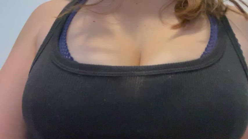 Absolutely full of milk. Come suck my MILF tits 💦
