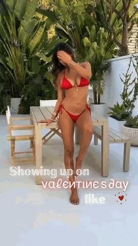 Bikini Busty Model clip