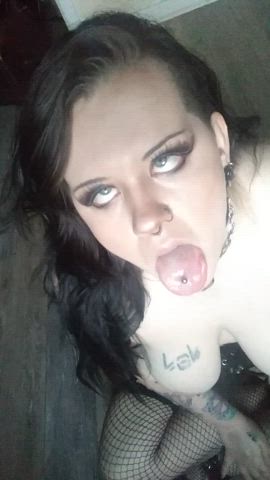 this goth slut needs to be painted