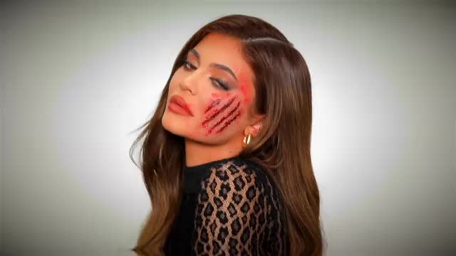 Doing Kylie Jenner's Halloween Makeup!
