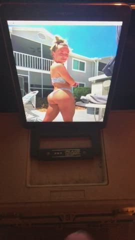 Tribute for friends ass on vacation