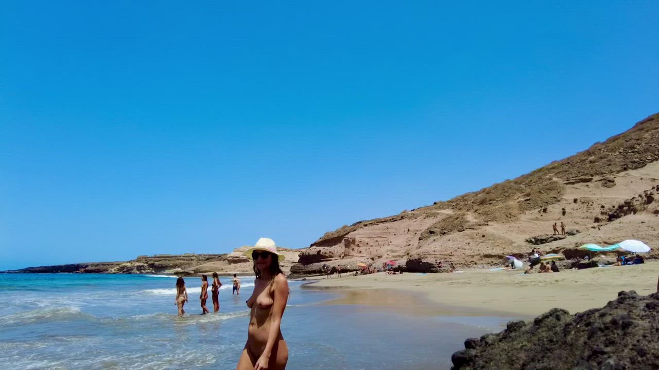 Beach Girls Public clip
