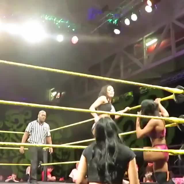 Peyton Royce vs Dakota Kai - Wrestlemania Axxess April 7th 2018 04
