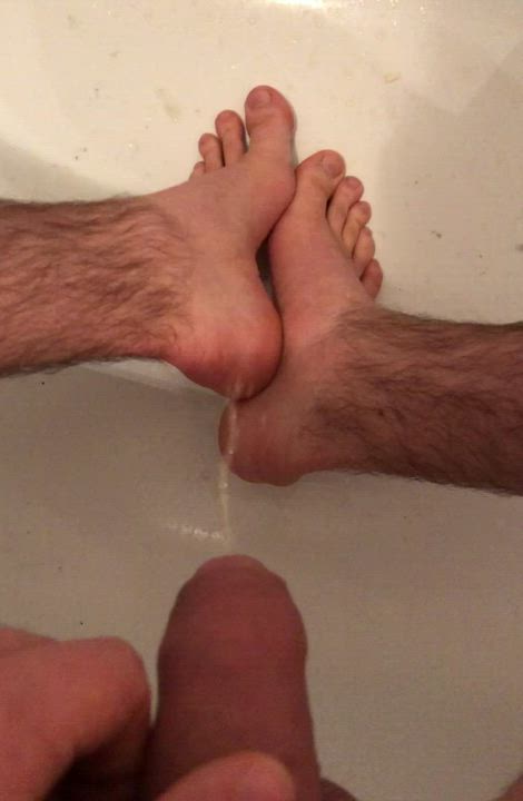 Feet Foot Fetish Gay Peeing Pissing clip