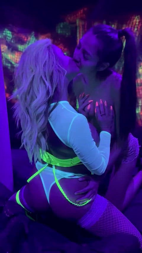 Had my friend eat my ass at the sex club last night 😈