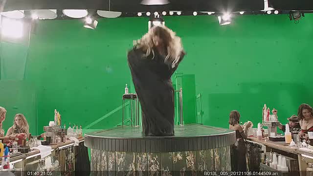 Jessica Alba and a Green Screen