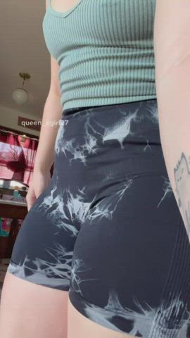 My new shorts make my booty look yummy ?