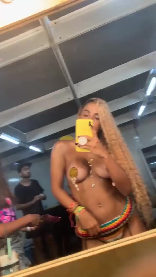 Anitta clip