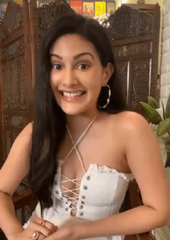 Actress GIF ✊ - Amyra is excited! ??