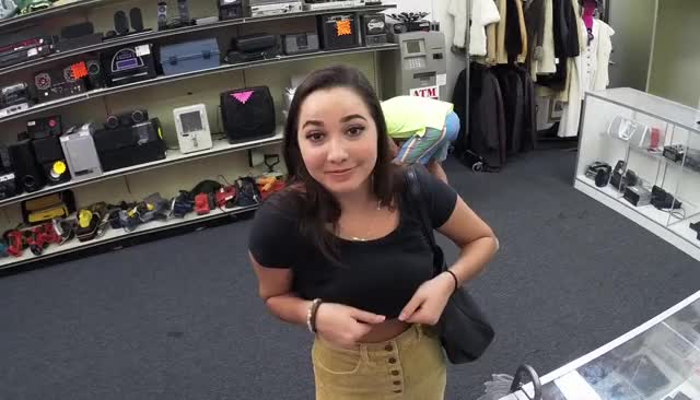 flashing-boobs-at-the-store