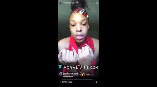 Light skin shows her boobs and twerks on IG Live