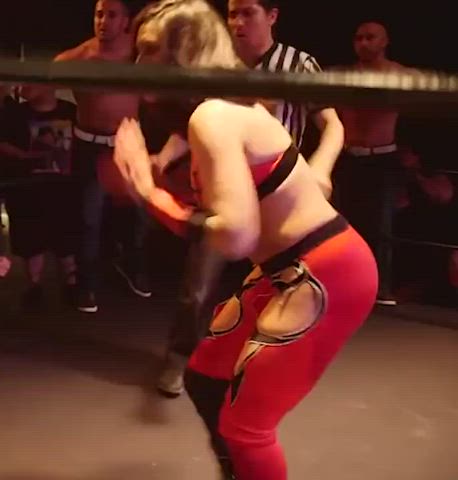 Ass Shaking Wrestling clip