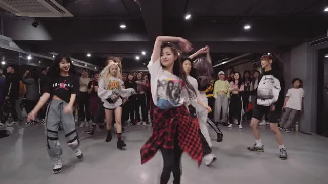 Bon Bon Chocolat - EVERGLOW / Lia Kim X Minyoung Park Choreography with EVERGLOW