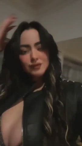 amateur arab big tits cleavage dancing homemade natural tits clip