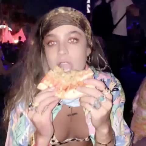 i was so happy in this moment hahaha macaroni pizza