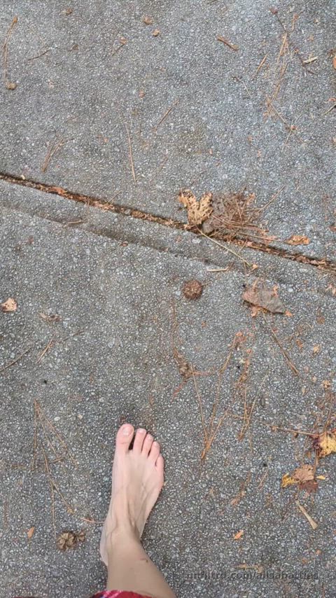dirty feet fansly feet feet fetish onlyfans public walking clip