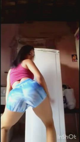 Brazilian Latina Shaking Teen Twerking clip