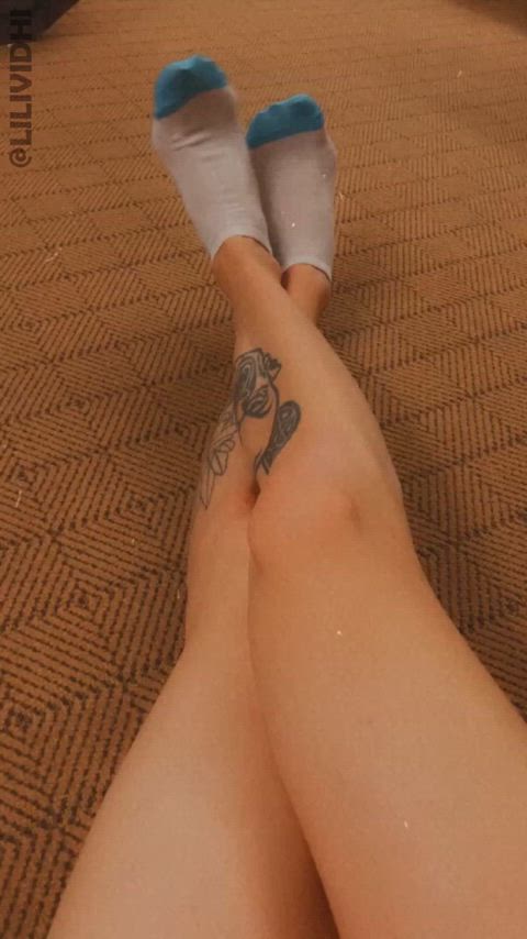 cute foot fetish girlcock legs lili vidhi skinny socks step-sister trans feet goth-girls