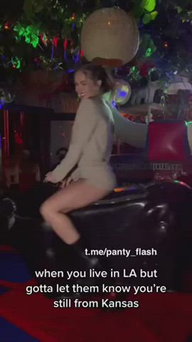Flashing Panties Upskirt clip