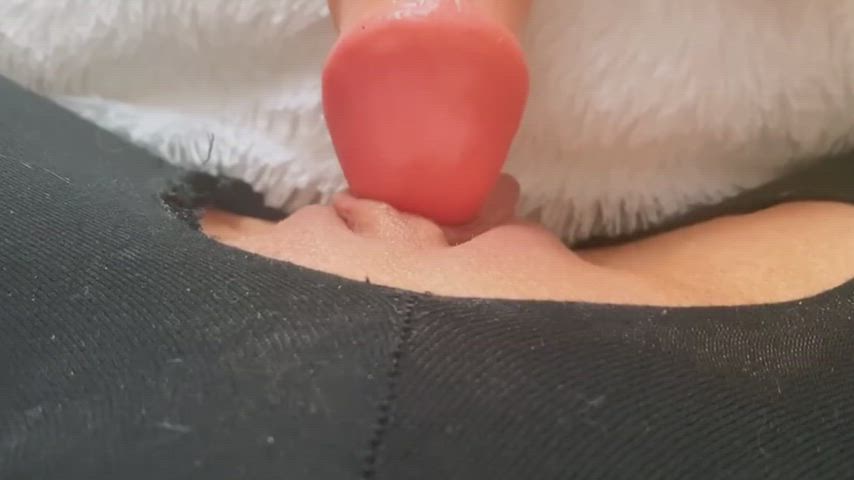 amateur close up dildo masturbating orgasm pov pussy solo teen clip