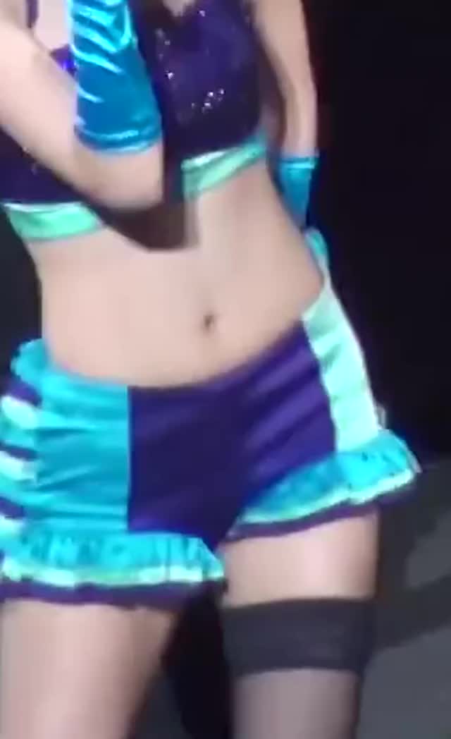cropped taeyeon belly 