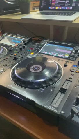 A lesson at the dj school. What do you think - is it modern technology, magic or