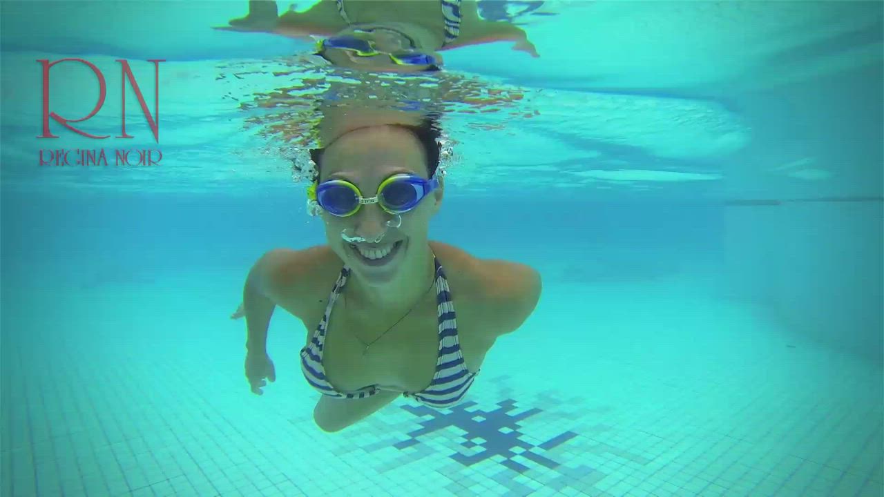 Smile Underwater by regina_noir