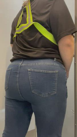 Happy Wednesday! Here is some booty to help you get through your work week.