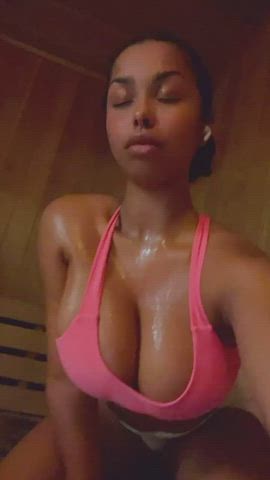 big tits cleavage college gym natural tits sweaty sex tanned thick thighs clip
