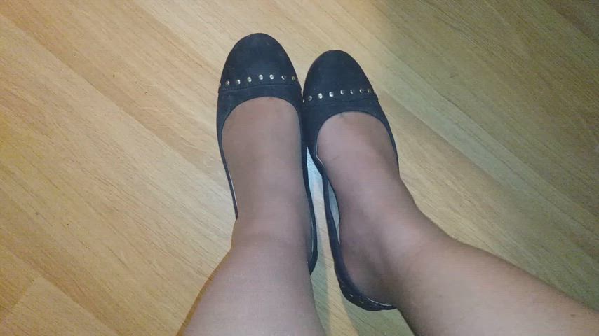 A little Flats and nylons shoe play