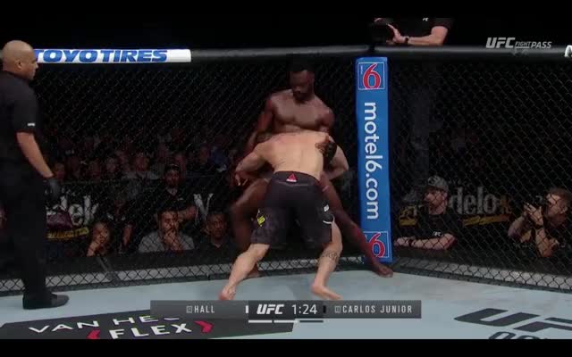 Hall |Shoeface| Uriah gets double unders on cage -> Can't turn tired ACJ