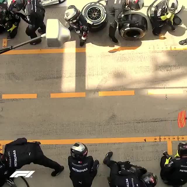 Mercedes double-stack pitstop