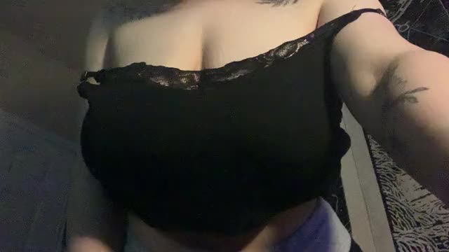 here to hopefully make your monday a little better💋 ( oc/op drop )