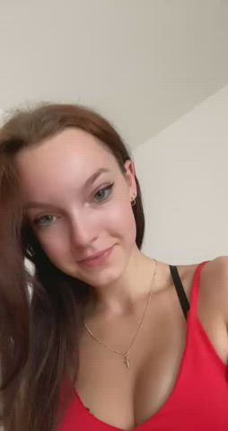 I want to kiss you down to your cock! you want? (18 years old) Hot brunette babe!