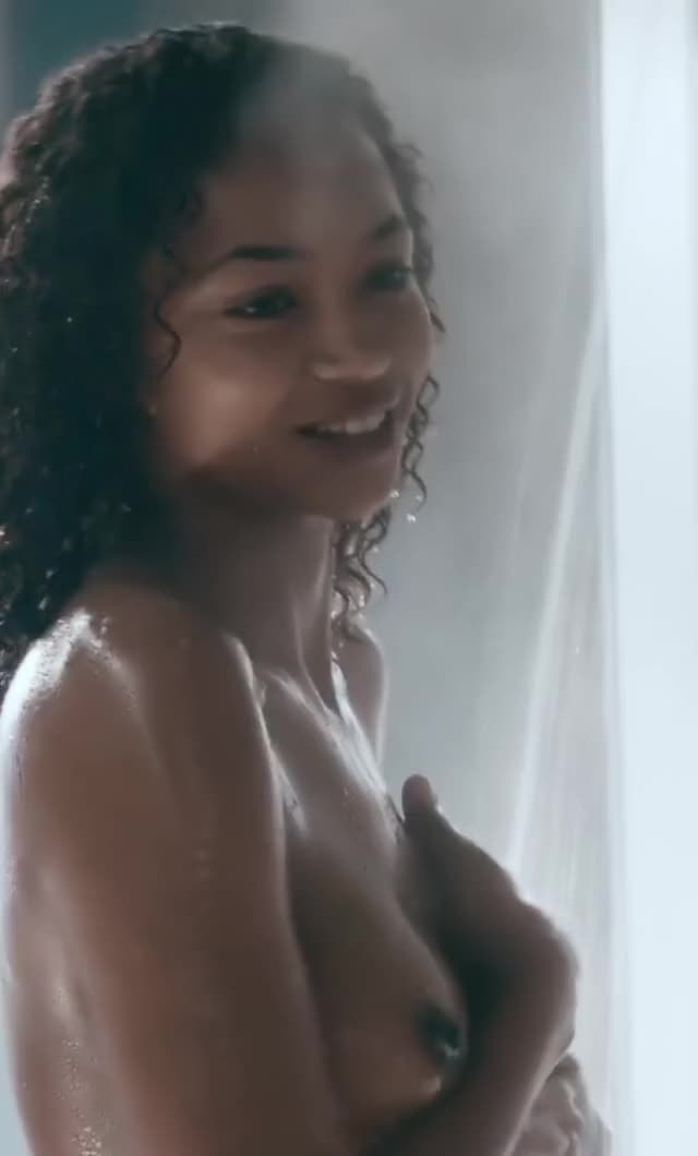 Berta Vázquez - Vis a vis - Shower