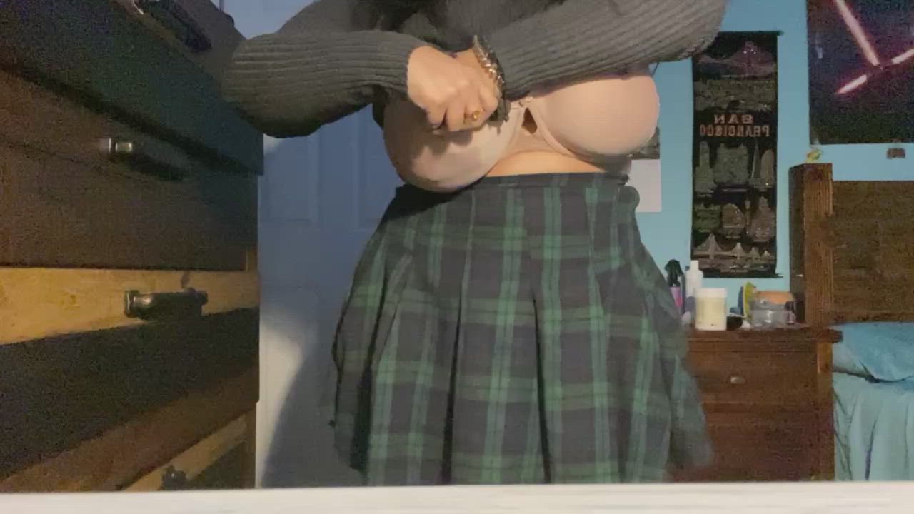 I love playing with my tits