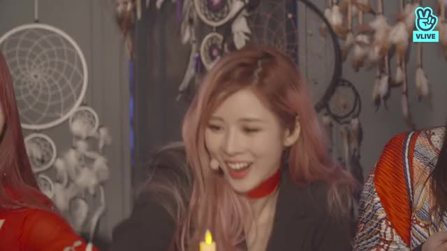 V LIVE - DREAMCATCHER X Rooftop Live - 드림캐쳐의 루프탑라이브! 8 2