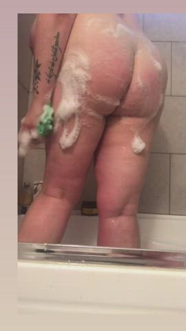 Someone come fuck me in the shower 💦