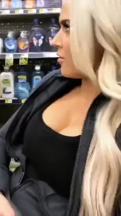 Lana bouncing her tits 