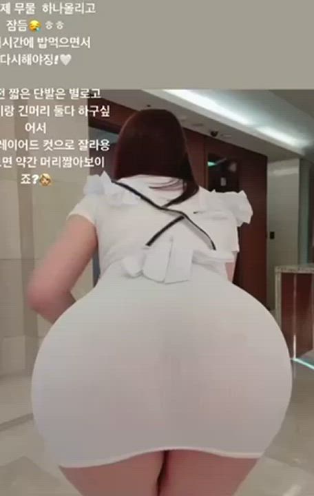I need me a fat booty Korean maid 🍑🌹