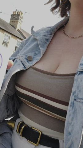 No bra! 34F's bouncing across town ?