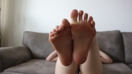 Get this to 500 upvotes and I will post a feet video JOI. I'll make you cum so hard.