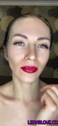 lips sucking white girl clip