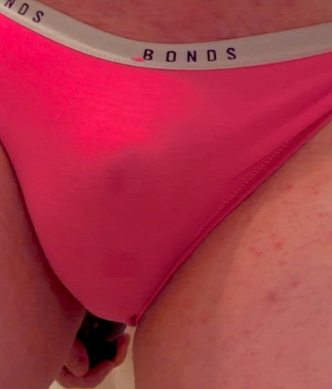 Wet pink panties 🤤