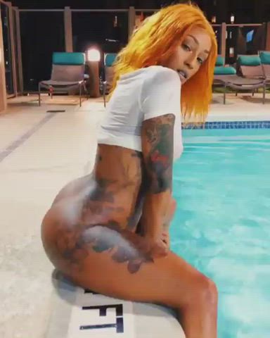 Babe Ebony Pool clip