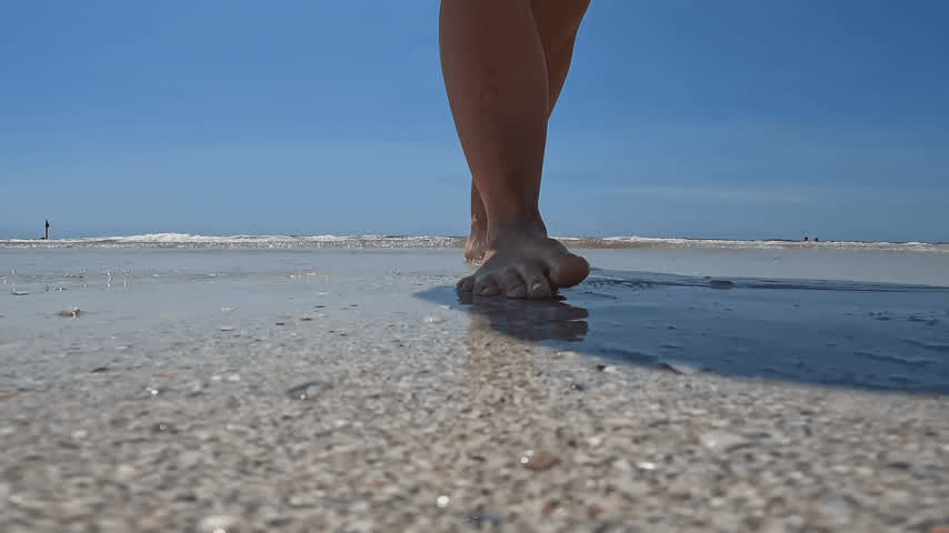 OC - I love the way the sand feels between my toes so much 🌊☀️🏝️