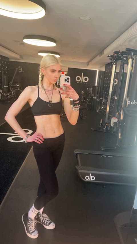 blonde gym taylor momsen clip