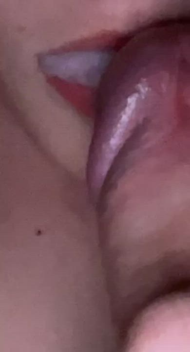 Anyone find my own cum dripping out my mouth hot