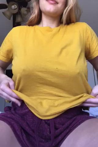 Titty [drop] Tuesday! I love the little jiggle at the end.