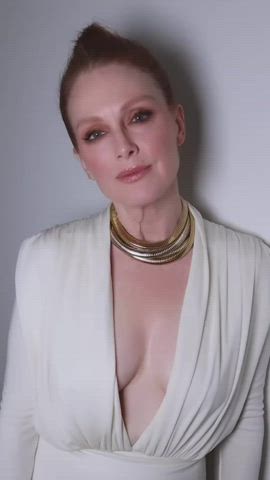 celebrity cleavage julianne moore natural tits redhead small tits clip
